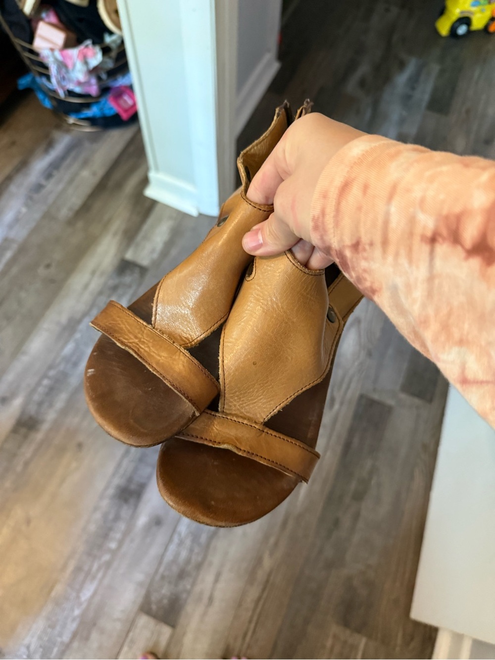 Tan Leather Open-Toe Sandals